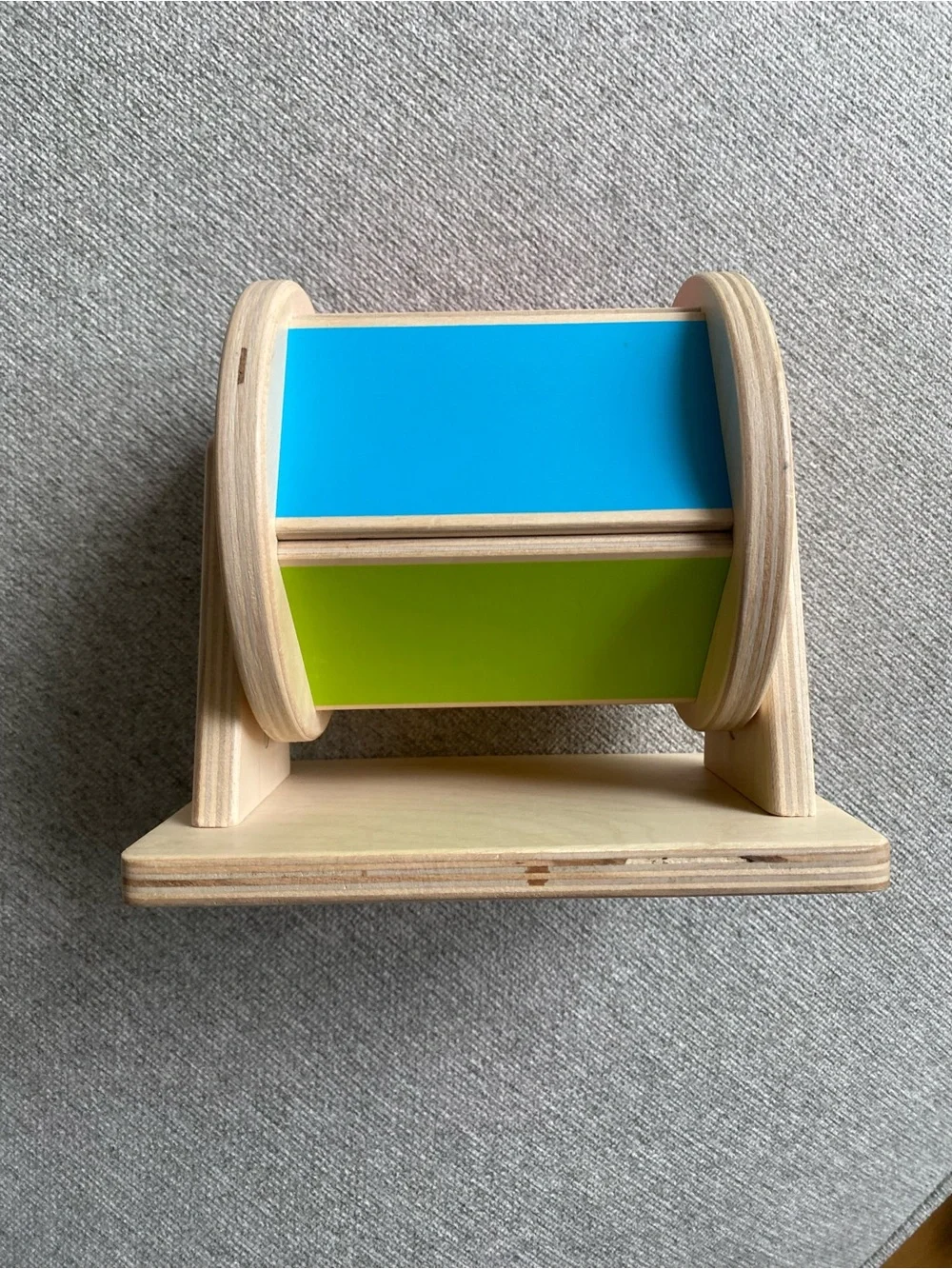 Lovevery Spinning Drum Toy - Blue & Lime